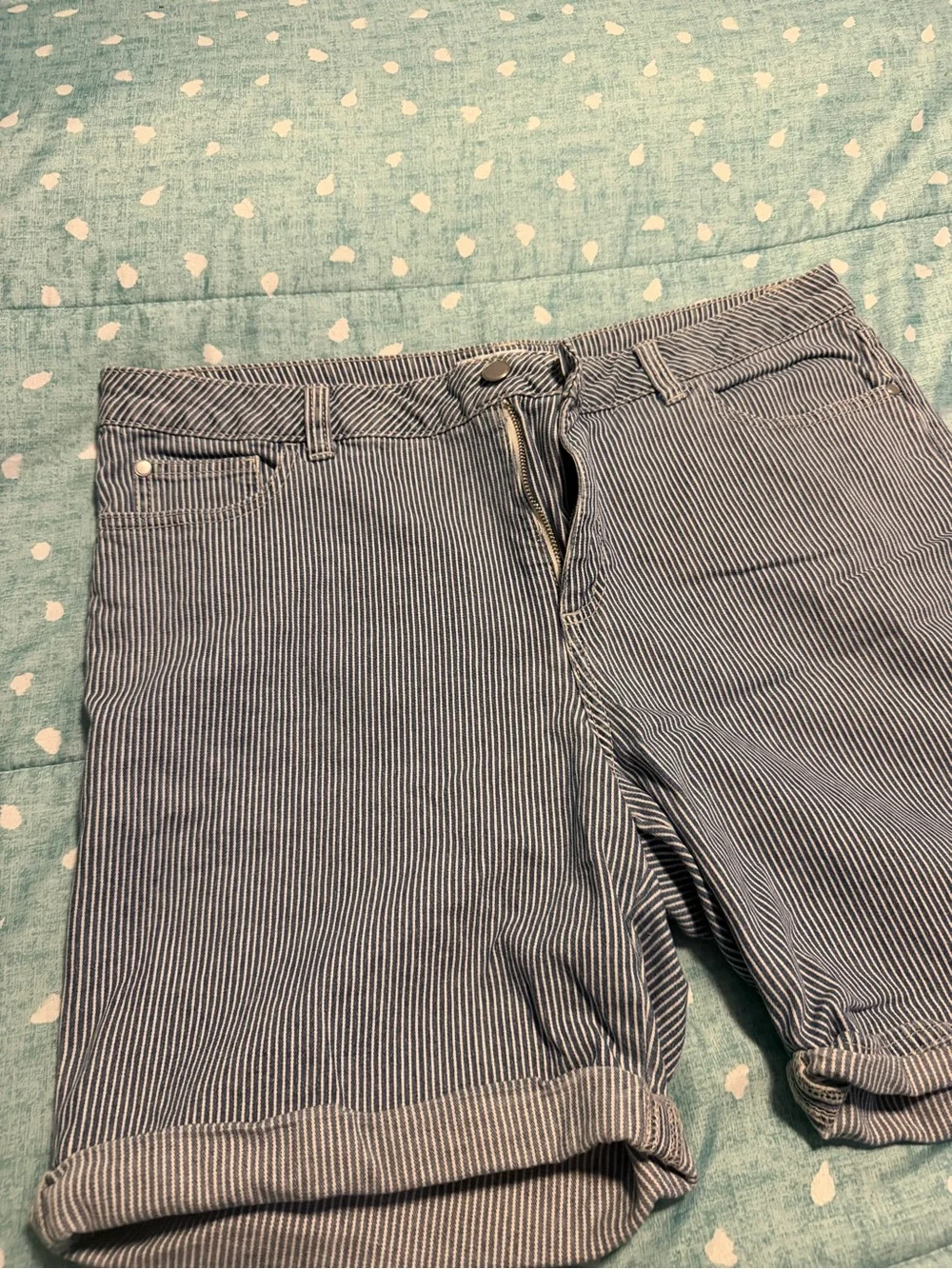 SZ 14 Women’s Blue Striped Stretch Cotton Shorts. MUST BE BUNDLED